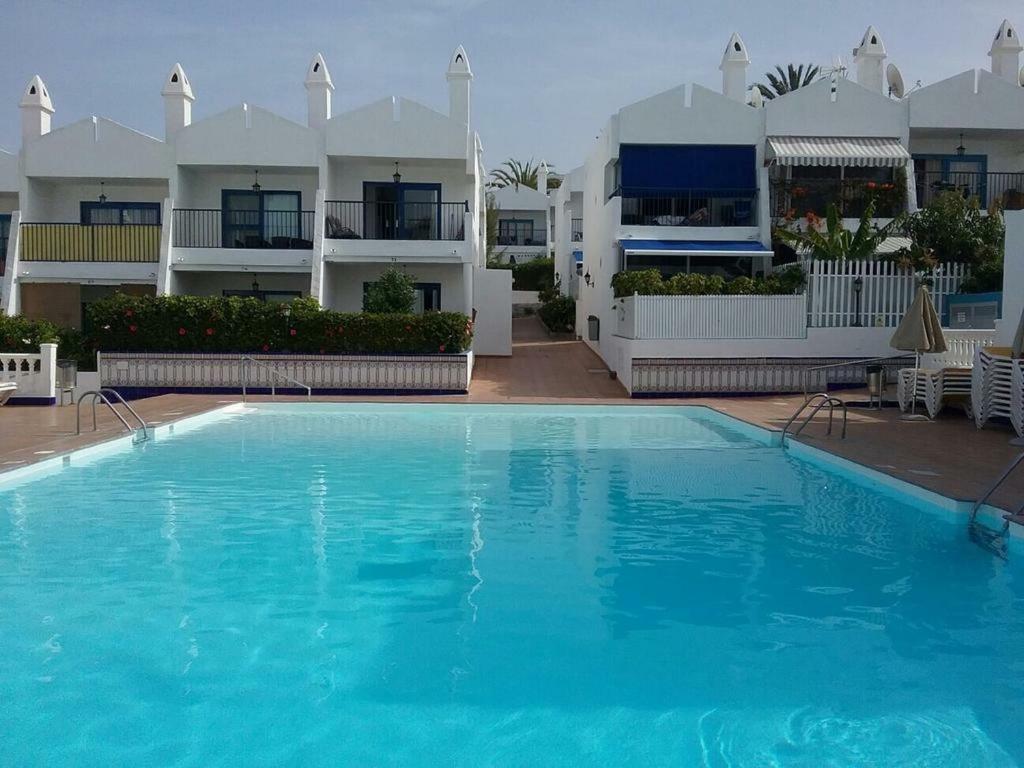Pool View Yard Ferienhaus *